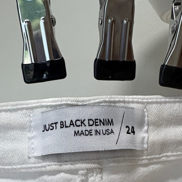 Women's White Jeans 26” inseam - Picture 2 of 3